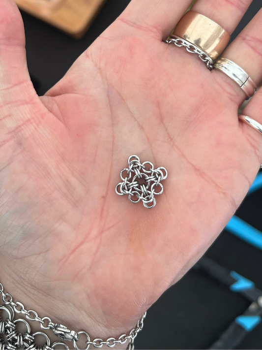 Neclace - Simple Chainmail Pendant